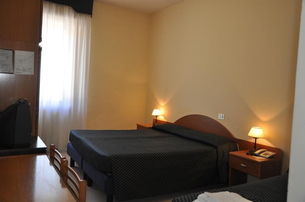 Hotel Terme Di San Vittore جينجا الغرفة الصورة